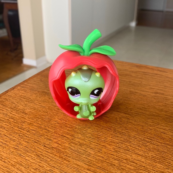 Littlest Pet Shop Authentic LPS #829 Caterpillar Hasbro 2008 Special Addition - Picture 2 of 7